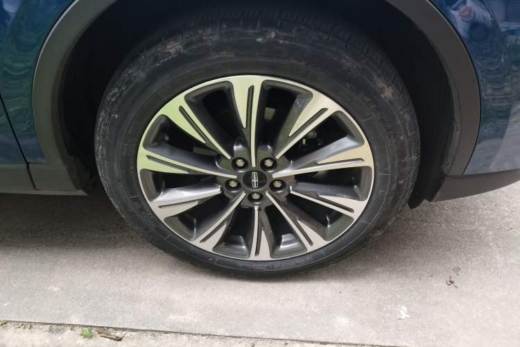 Used Lincoln Corsair 2022 2.0T Two-Wheel Drive Luxury Edition Right Front Wheel Hub