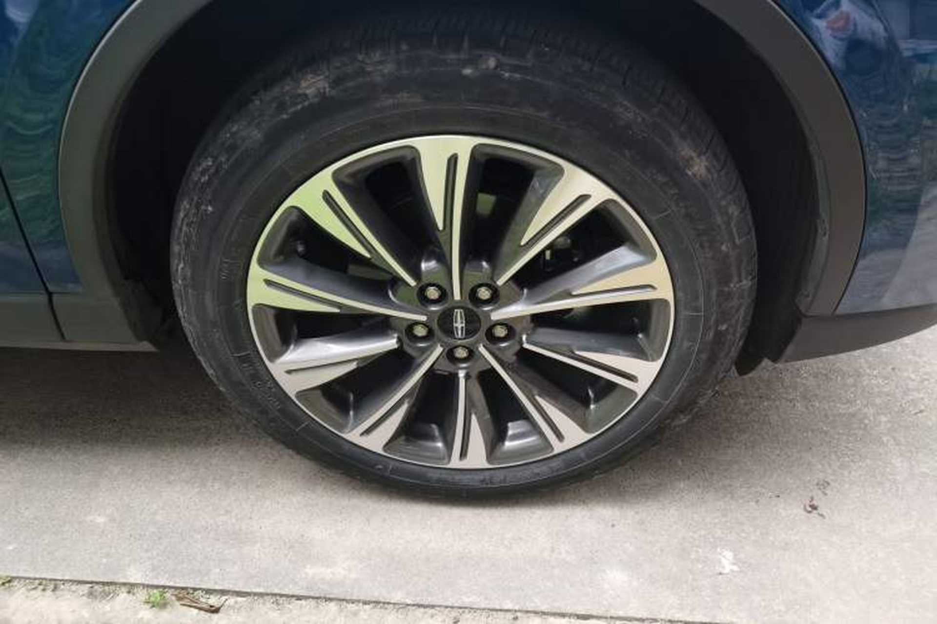 Used Lincoln Corsair 2022 2.0T Two-Wheel Drive Luxury Edition Right Front Wheel Hub