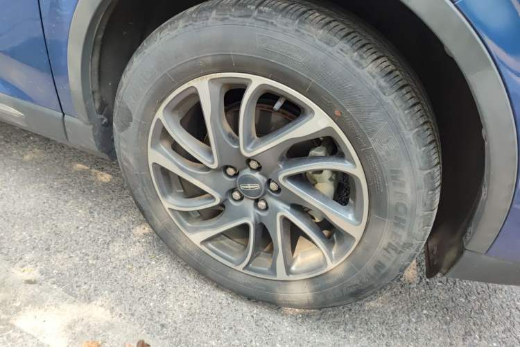 Used Lincoln Corsair 2022 2.0T Two-Wheel Drive Deluxe Edition Right Front Wheel Hub