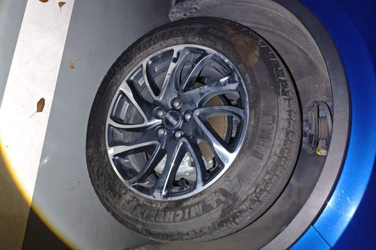 Used Lincoln Corsair 2022 2.0T Two-Wheel Drive Deluxe Edition Right Front Wheel Hub