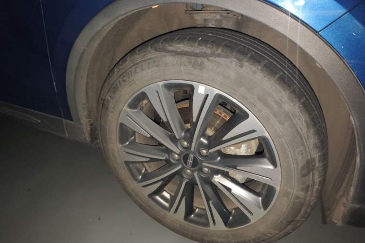Used Lincoln Corsair 2022 2.0T Two-Wheel Drive Luxury Edition Right Front Wheel Hub
