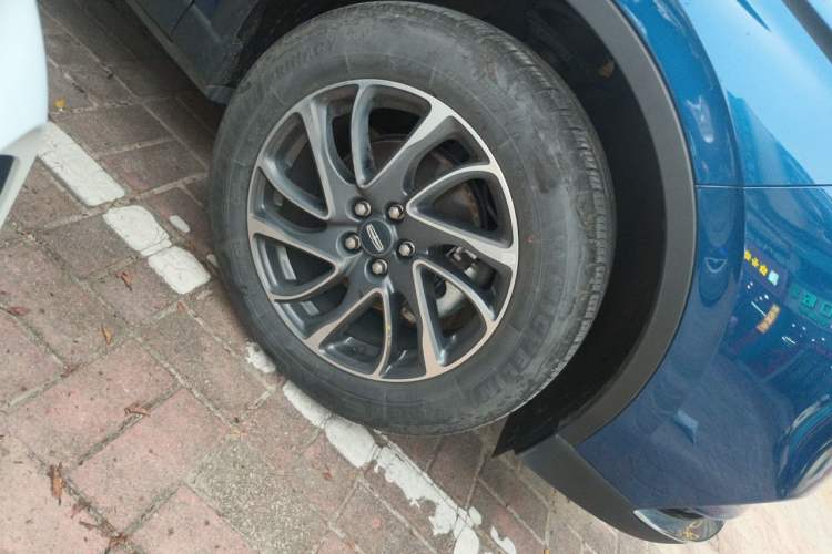 Used Lincoln Corsair 2022 2.0T Two-Wheel Drive Deluxe Edition Right Front Wheel Hub
