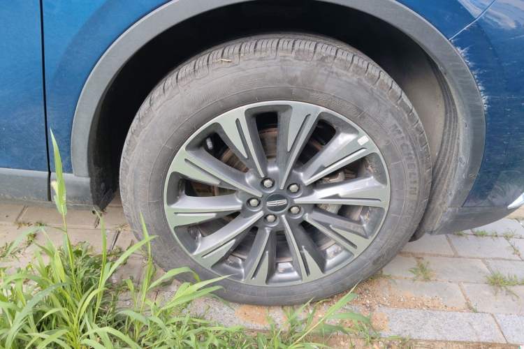 Used Lincoln Corsair 2022 2.0T Two-Wheel Drive Luxury Edition Right Front Wheel Hub