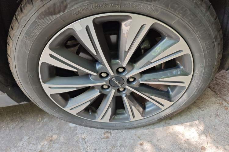 Used Lincoln Corsair 2022 Revised Version 2.0T Two-Wheel Drive Luxury Edition Right Front Wheel Hub