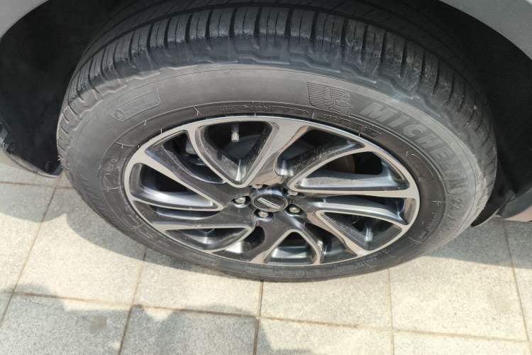 Used Lincoln Corsair 2022 2.0T Two-Wheel Drive Deluxe Edition Right Rear Wheel Hub