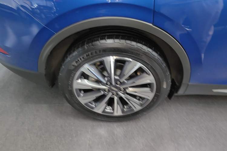 Used Lincoln Corsair 2022 2.0T Two-Wheel Drive Luxury Edition Right Rear Wheel Hub
