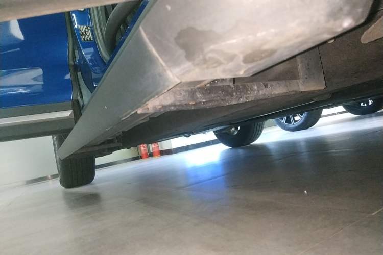 Used Lincoln Corsair 2022 2.0T Two-Wheel Drive Deluxe Edition Right Side Sill
