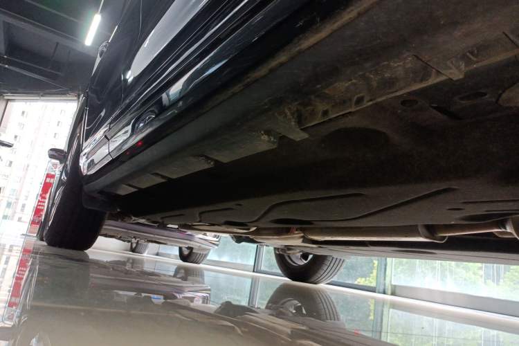 Used Lincoln Corsair 2022 2.0T Two-Wheel Drive Luxury Edition Right Side Sill
