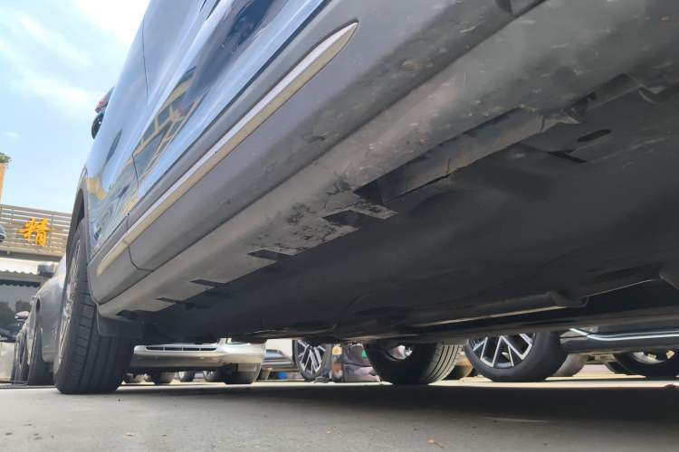 Used Lincoln Corsair 2022 2.0T Two-Wheel Drive Deluxe Edition Right Side Sill