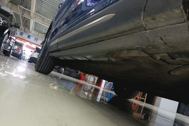 Used Lincoln Corsair 2022 2.0T Two-Wheel Drive Deluxe Edition Right Side Sill