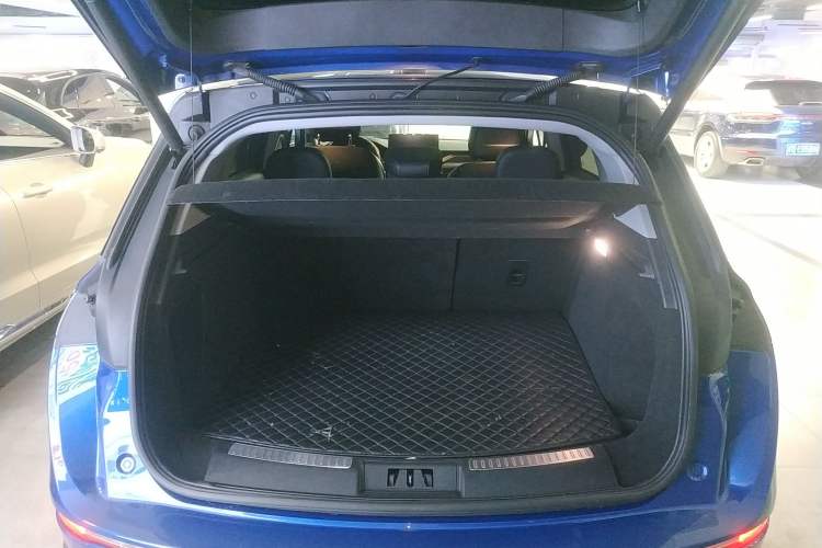 Used Lincoln Corsair 2022 2.0T Two-Wheel Drive Deluxe Edition Trunk
