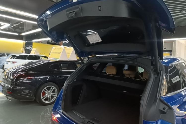 Used Lincoln Corsair 2022 2.0T Two-Wheel Drive Luxury Edition Trunk