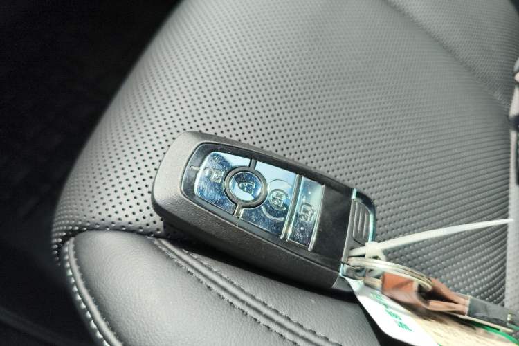 Used Lincoln Corsair 2022 2.0T Two-Wheel Drive Deluxe Edition Vehicle Key
