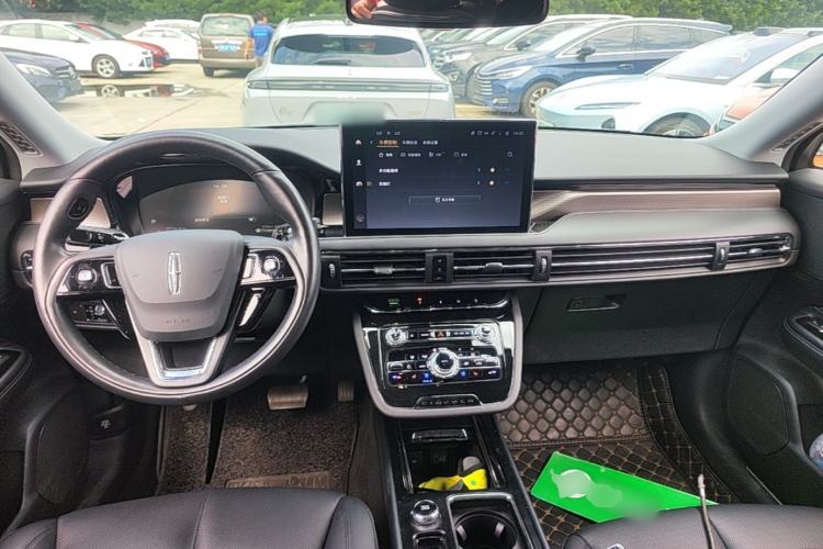 Used Lincoln Corsair 2022 2.0T Two-Wheel Drive Deluxe Edition Center Console