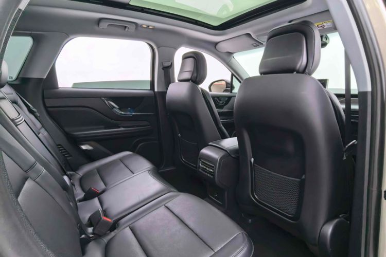 Used Lincoln Corsair 2022 2.0T Two-Wheel Drive Deluxe Edition Interior 3
