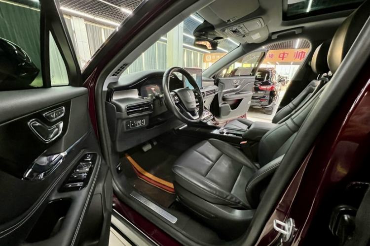 Used Lincoln Corsair 2022 2.0T Two-Wheel Drive Deluxe Edition Interior 4