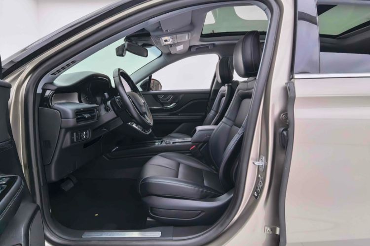 Used Lincoln Corsair 2022 2.0T Two-Wheel Drive Deluxe Edition Interior 9