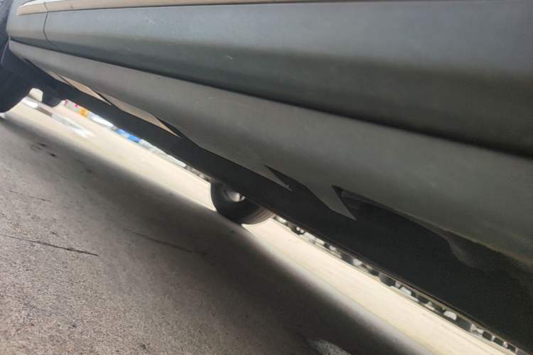 Used Lincoln Corsair 2022 2.0T Two-Wheel Drive Deluxe Edition Right Side Sill