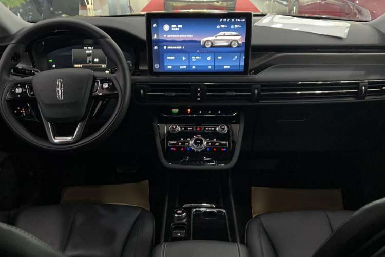 Used Lincoln Corsair 2022 2.0T Two-Wheel Drive Deluxe Edition Center Console
