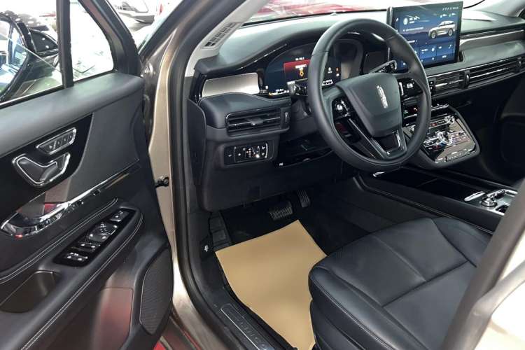 Used Lincoln Corsair 2022 2.0T Two-Wheel Drive Deluxe Edition Driver Seat