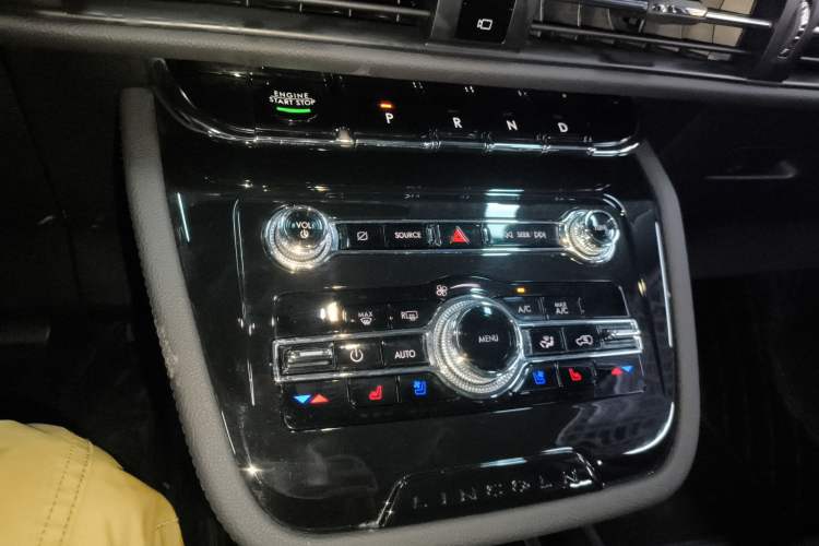 Used Lincoln Corsair 2022 Revised Version 2.0T Two-Wheel Drive Luxury Edition Gear Lever