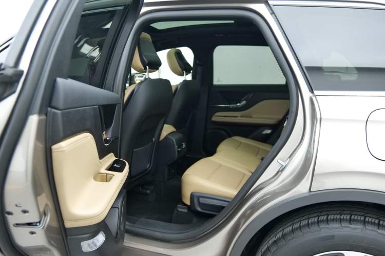 Used Lincoln Corsair 2022 2.0T Two-Wheel Drive Luxury Edition Interior 2