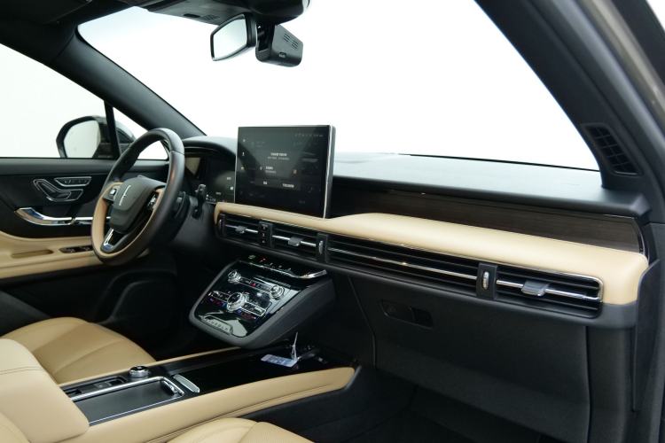 Used Lincoln Corsair 2022 2.0T Two-Wheel Drive Luxury Edition Interior 8