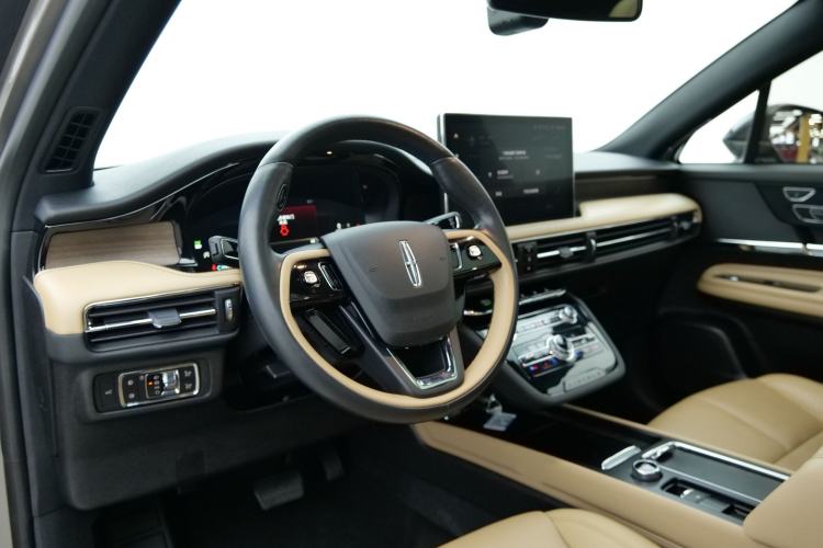 Used Lincoln Corsair 2022 2.0T Two-Wheel Drive Luxury Edition Interior 9