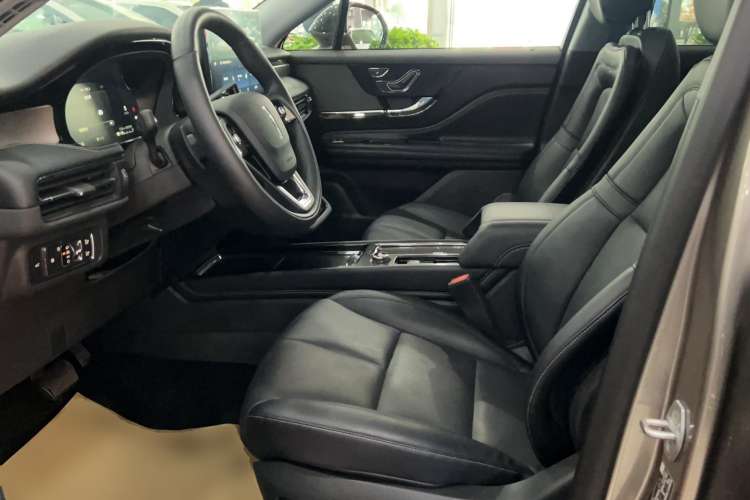 Used Lincoln Corsair 2022 2.0T Two-Wheel Drive Deluxe Edition Left Front Seat