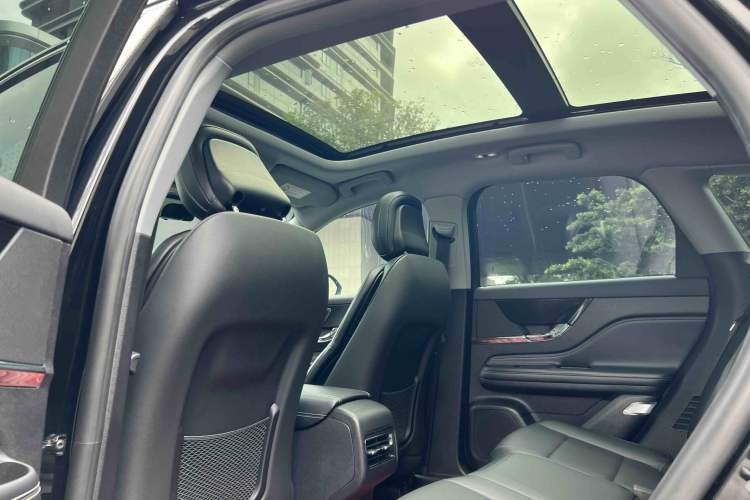 Used Lincoln Corsair 2022 2.0T Two-Wheel Drive Deluxe Edition Interior 4
