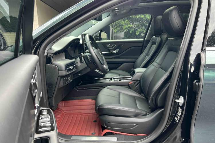 Used Lincoln Corsair 2022 2.0T Two-Wheel Drive Deluxe Edition Left Front Seat