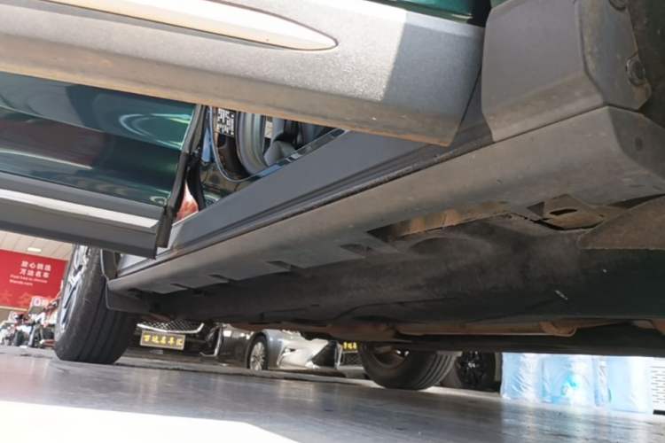 Used Lincoln Corsair 2022 2.0T Two-Wheel Drive Deluxe Edition Right Side Sill