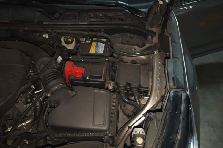 Used Lincoln Corsair 2022 2.0T Two-Wheel Drive Luxury Edition Engine Bay Left