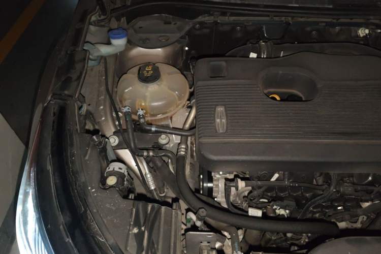 Used Lincoln Corsair 2022 2.0T Two-Wheel Drive Luxury Edition Engine Bay Right