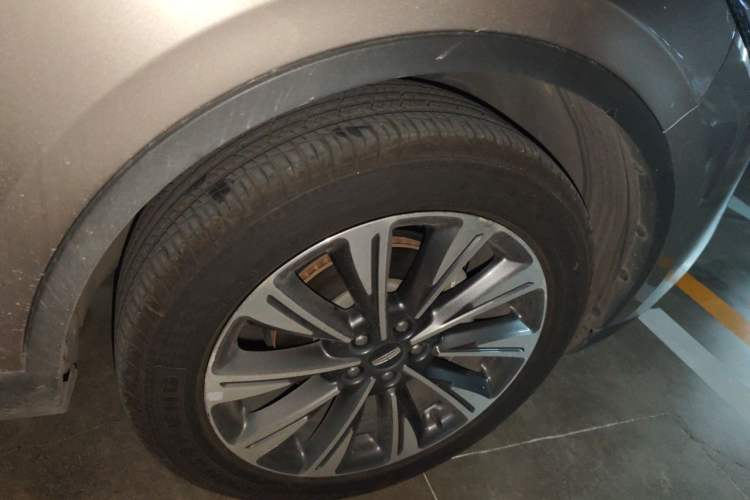 Used Lincoln Corsair 2022 2.0T Two-Wheel Drive Luxury Edition Right Front Wheel Hub