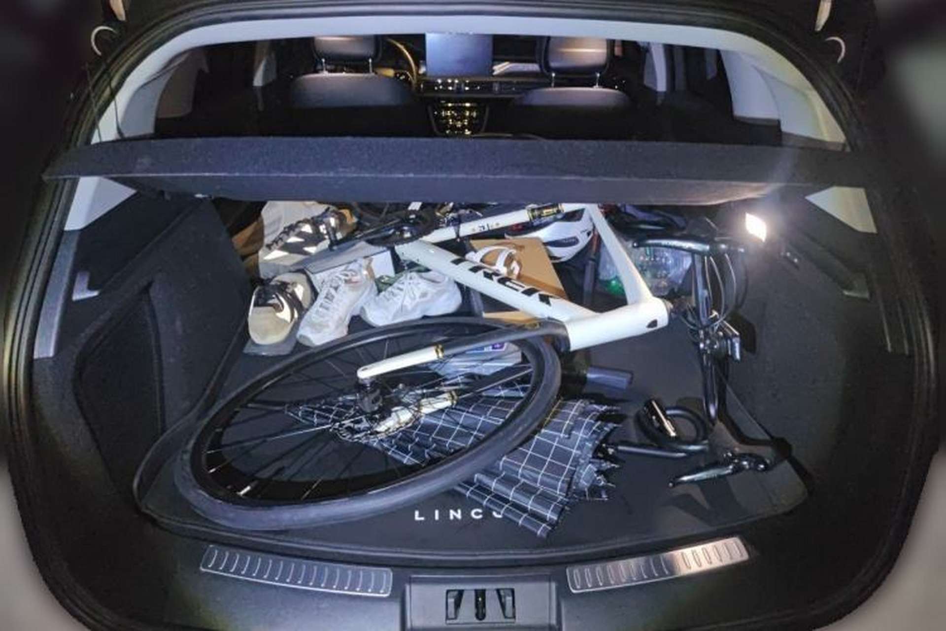 Used Lincoln Corsair 2022 2.0T Two-Wheel Drive Luxury Edition Trunk