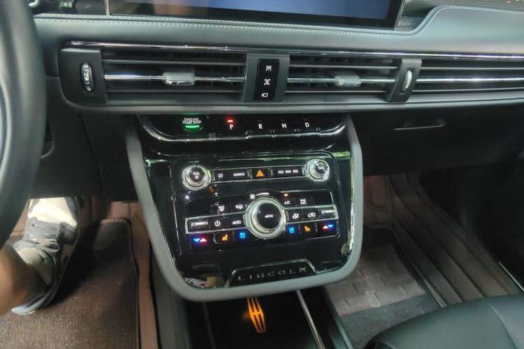 Used Lincoln Corsair 2022 2.0T Two-Wheel Drive Luxury Edition Audio And AC Panel