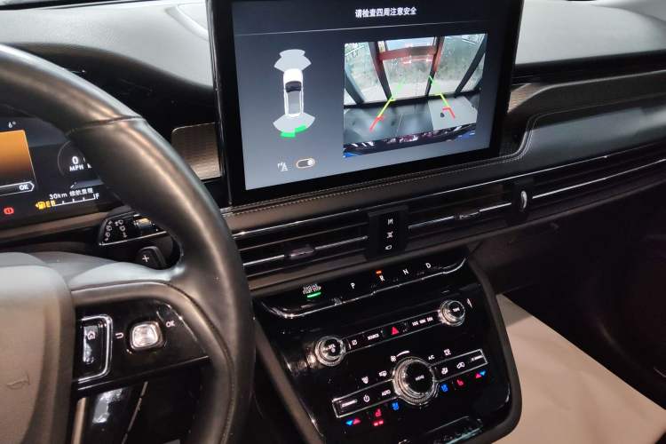 Used Lincoln Corsair 2022 2.0T Two-Wheel Drive Luxury Edition Audio And AC Panel