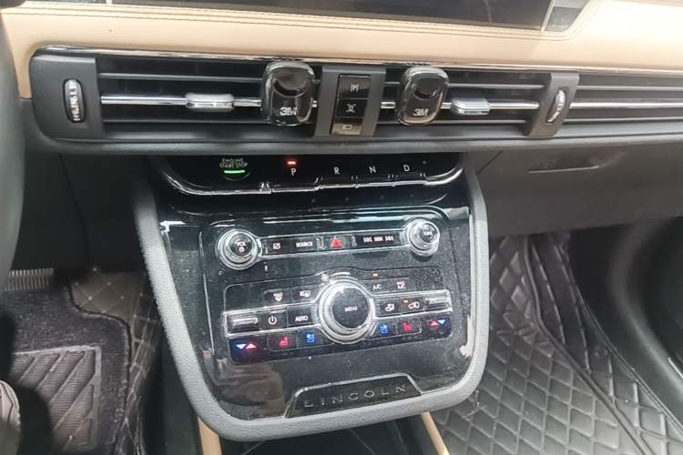 Used Lincoln Corsair 2022 2.0T Two-Wheel Drive Luxury Edition Audio And AC Panel
