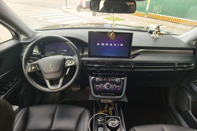 Used Lincoln Corsair 2022 2.0T Two-Wheel Drive Deluxe Edition Center Console