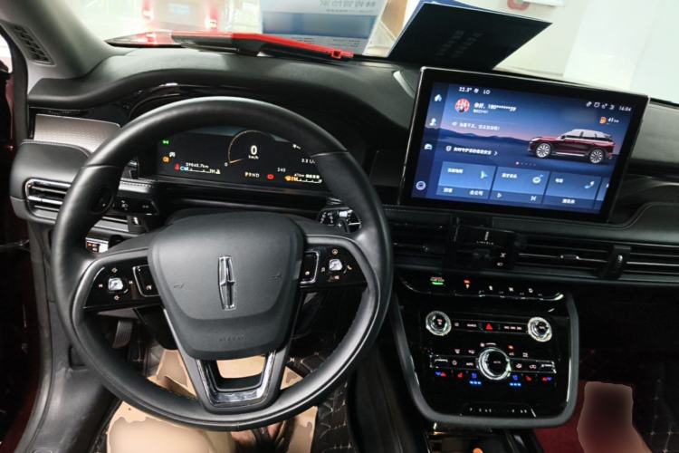 Used Lincoln Corsair 2022 2.0T Two-Wheel Drive Deluxe Edition Center Console