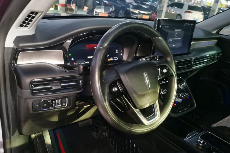 Used Lincoln Corsair 2022 2.0T Two-Wheel Drive Deluxe Edition Center Console