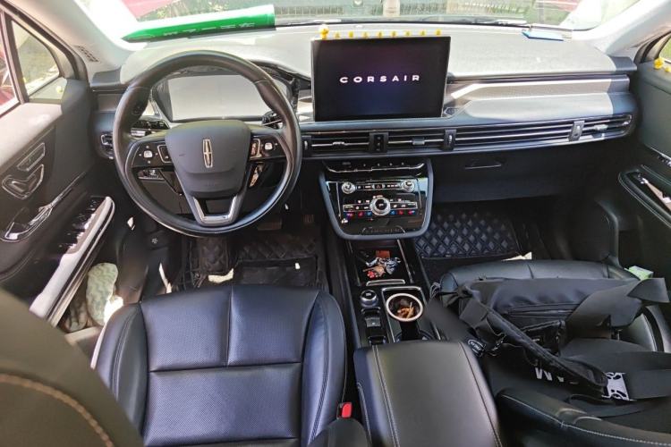 Used Lincoln Corsair 2022 2.0T Two-Wheel Drive Deluxe Edition Center Console