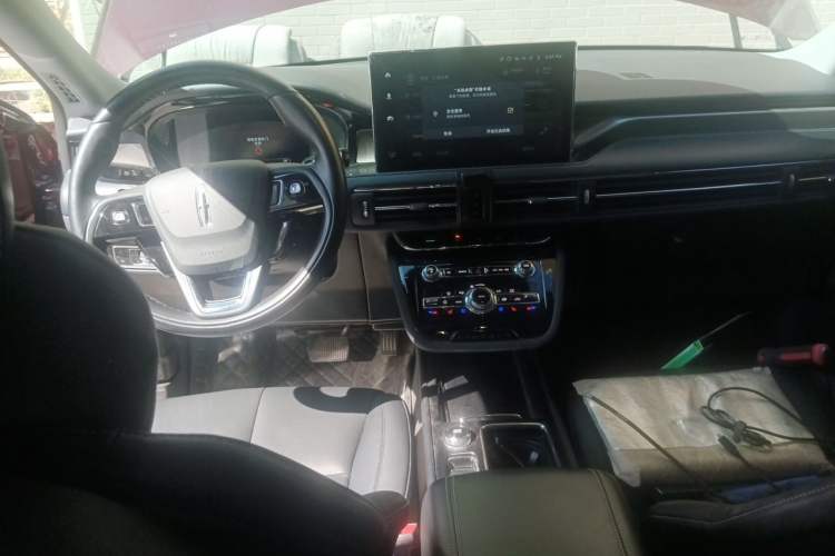 Used Lincoln Corsair 2022 2.0T Two-Wheel Drive Luxury Edition Center Console