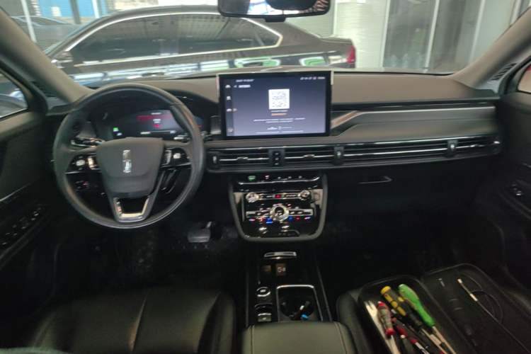 Used Lincoln Corsair 2022 2.0T Two-Wheel Drive Luxury Edition Center Console