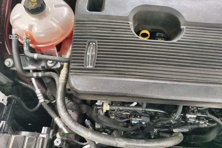 Used Lincoln Corsair 2022 2.0T Two-Wheel Drive Deluxe Edition Engine Bay Right