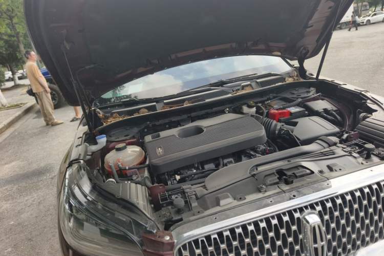 Used Lincoln Corsair 2022 2.0T Two-Wheel Drive Deluxe Edition Engine Bay Right