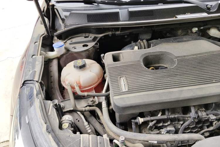 Used Lincoln Corsair 2022 2.0T Two-Wheel Drive Deluxe Edition Engine Bay Right