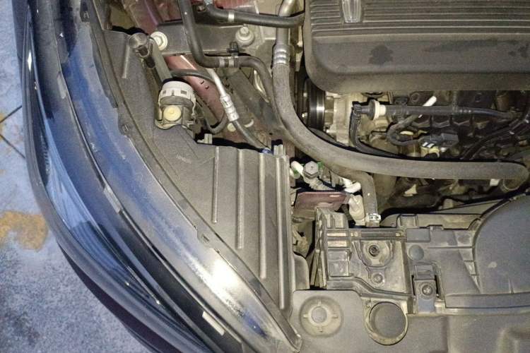 Used Lincoln Corsair 2022 2.0T Two-Wheel Drive Deluxe Edition Engine Bay Right