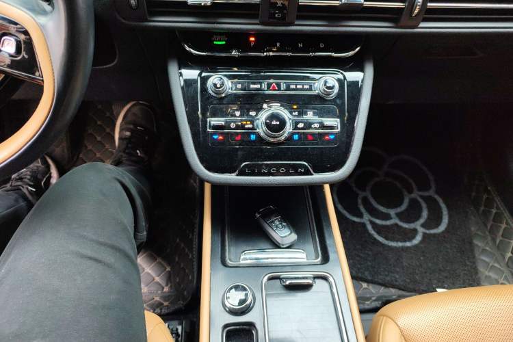 Used Lincoln Corsair 2022 2.0T Two-Wheel Drive Luxury Edition Gear Lever